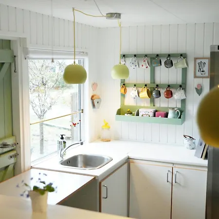 Summer House With Cozy Garden Near The Glesborg