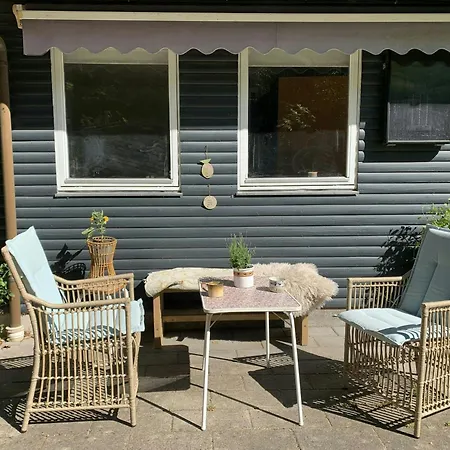 Casa vacanze Summer House With Cozy Garden Near The