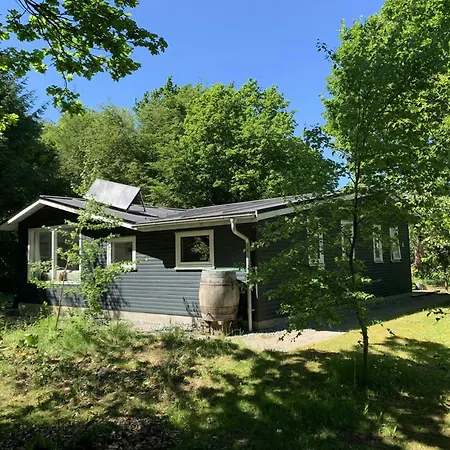 Summer House With Cozy Garden Near The Glesborg